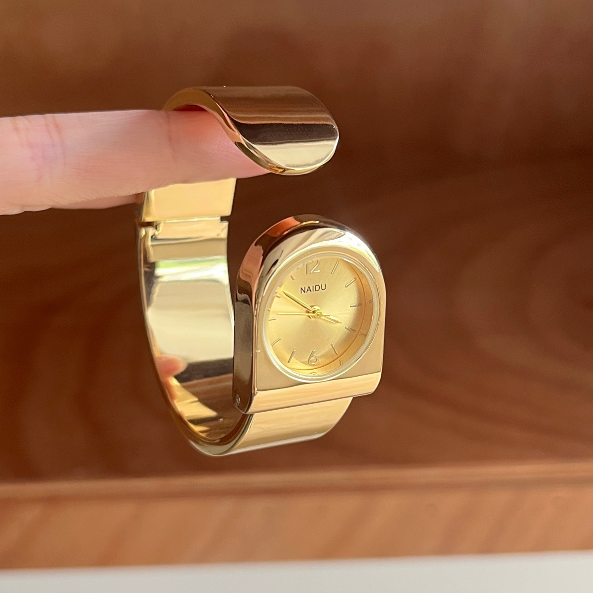 Luxury Watch Level - 2026 Yeni Altın Bilezikli Saat Kadın