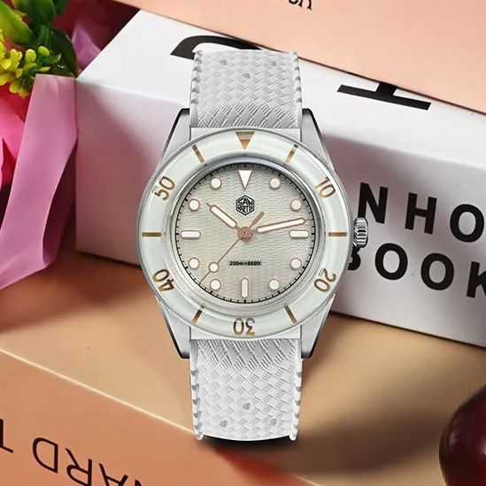San Martin Kadın Kuvars İzle 3 - Guilloché Dial Watch incelemesi ve fiyatı