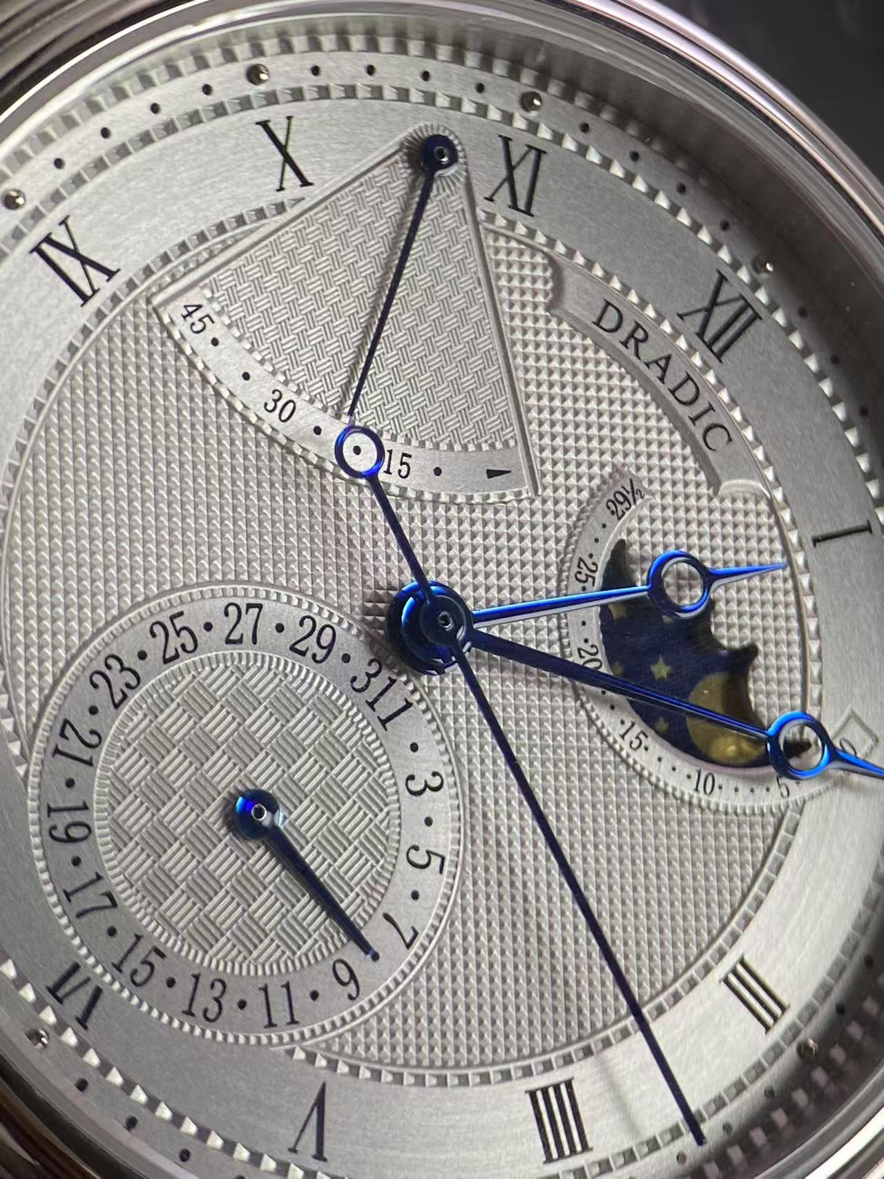 Lüks Ay Evresi Göstergeli Güç  - Guilloché Dial Watch incelemesi ve fiyatı